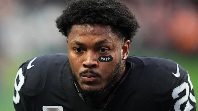 Josh Jacobs volvería con los Raiders para el primer partido de la