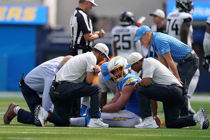 Los Chargers, en problemas: Joey Bosa se pierde gran parte de la temporada por una lesión