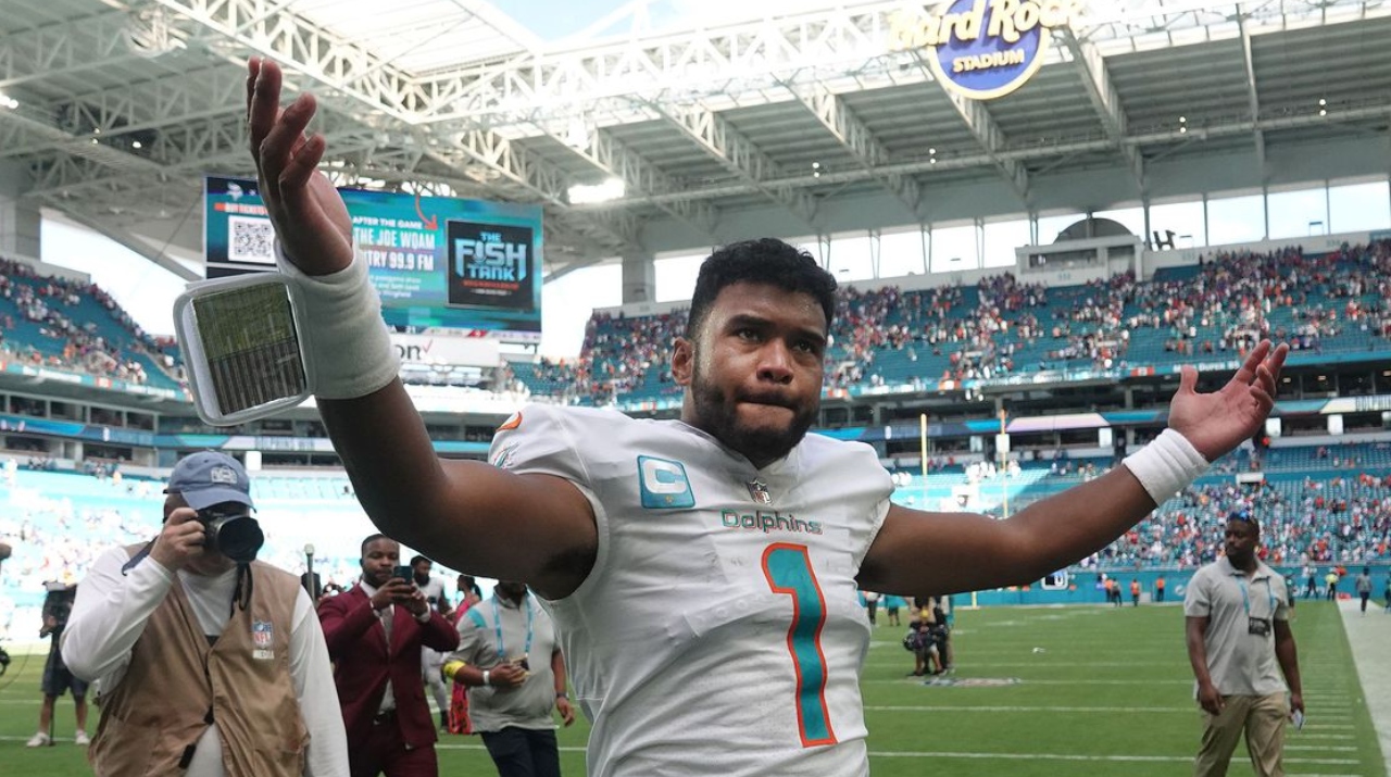 Tua Tagovailoa consigue récord nunca antes visto en victoria de Miami Dolphins