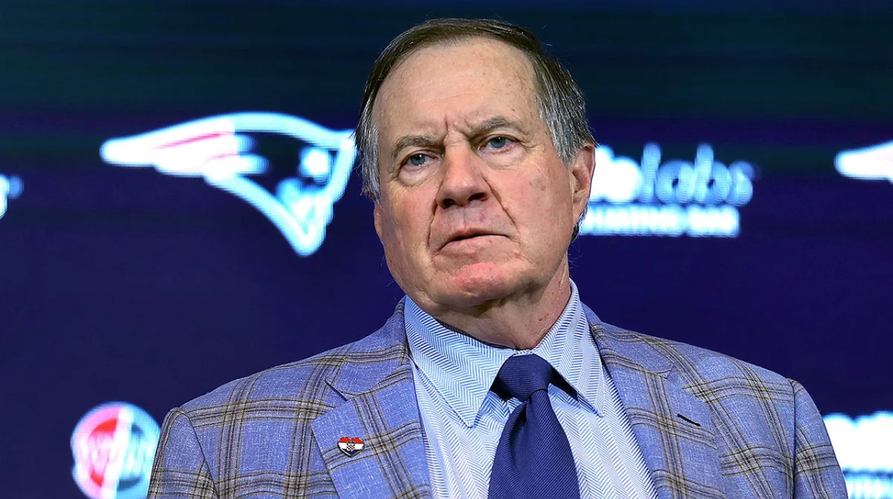 Bill Belichick volvería a la NFL como entrenador en 2024 tras su paso por la televisión