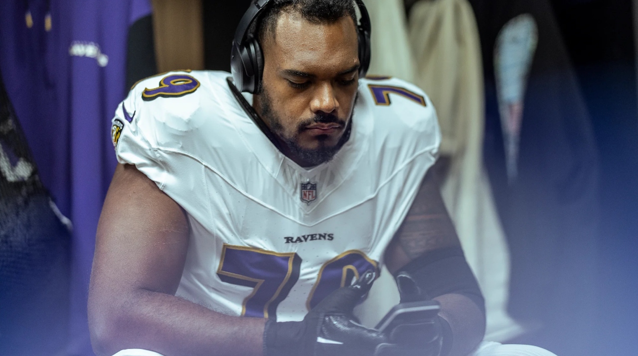 Ronnie Stanley acusa a la NFL de usarlo como "ejemplo" tras polémicas penalizaciones en la derrota de los Ravens