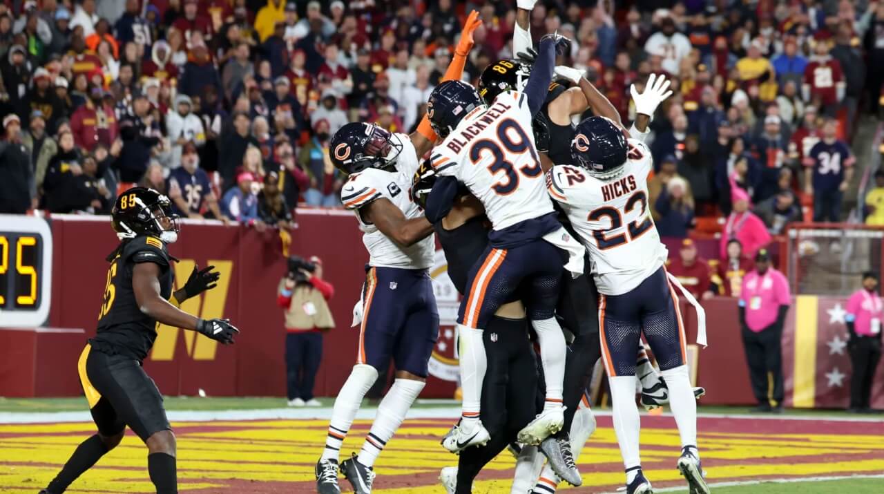 La reacción de Caleb Williams al 'Hail Mary' de Jayden Daniels en la derrota de Chicago Bears