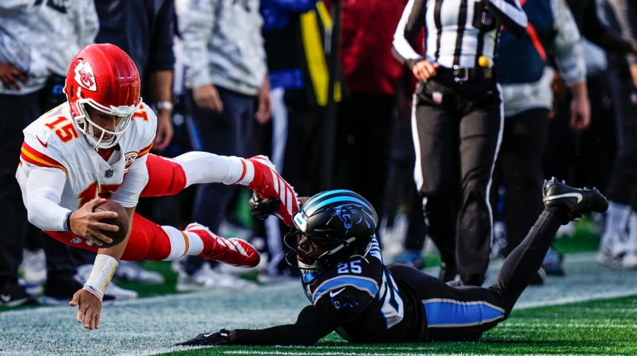 VIDEO: Patrick Mahomes salva a Kansas City Chiefs con una jugada heroica contra Carolina Panthers