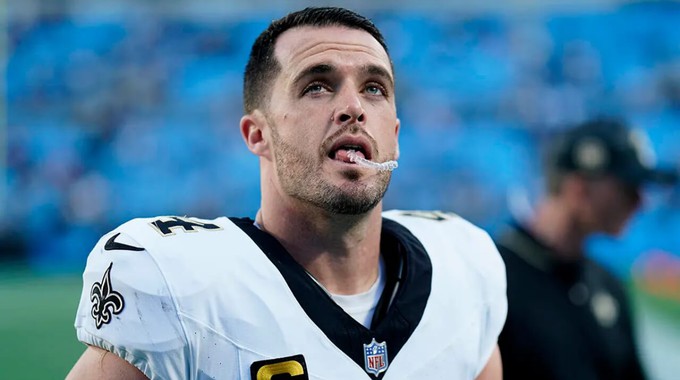 Se confirmó la gravedad de la lesión de la cabeza de Derek Carr, mariscal de New Orleans Saints